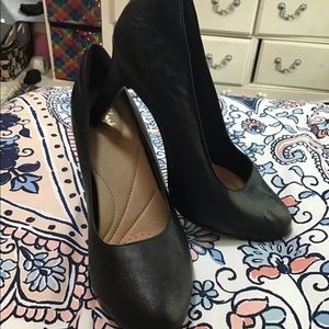 CLARKS BLACK LEATHER HEELS 👠 👠